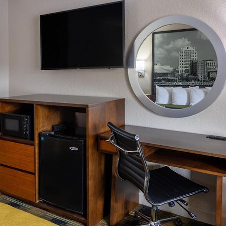 Super 8 By Wyndham Williamsburg/Historic Area Hotell Exteriör bild