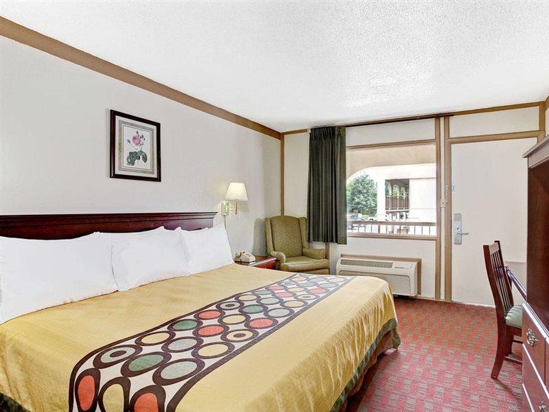 Super 8 By Wyndham Williamsburg/Historic Area Hotell Exteriör bild