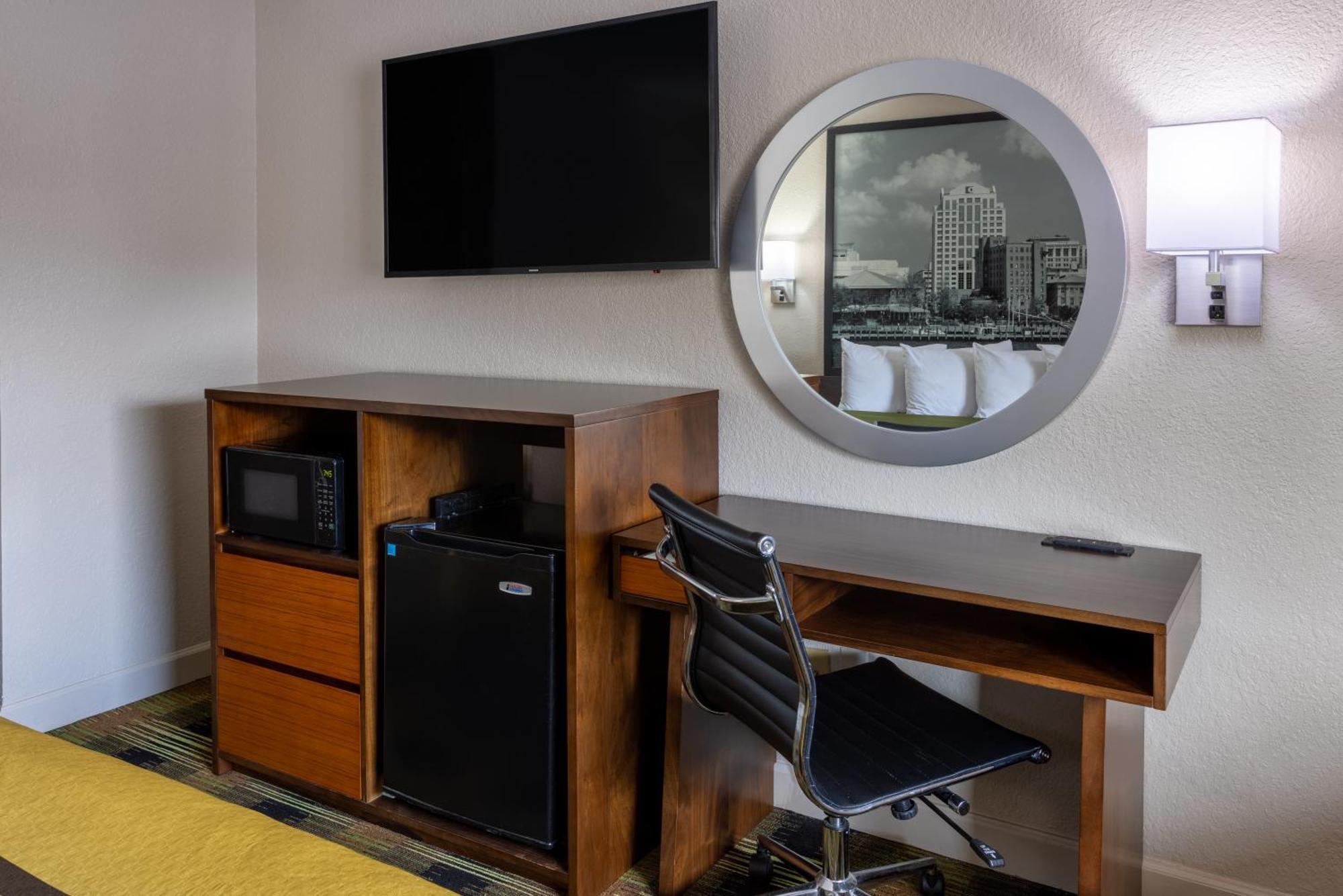 Super 8 By Wyndham Williamsburg/Historic Area Hotell Exteriör bild