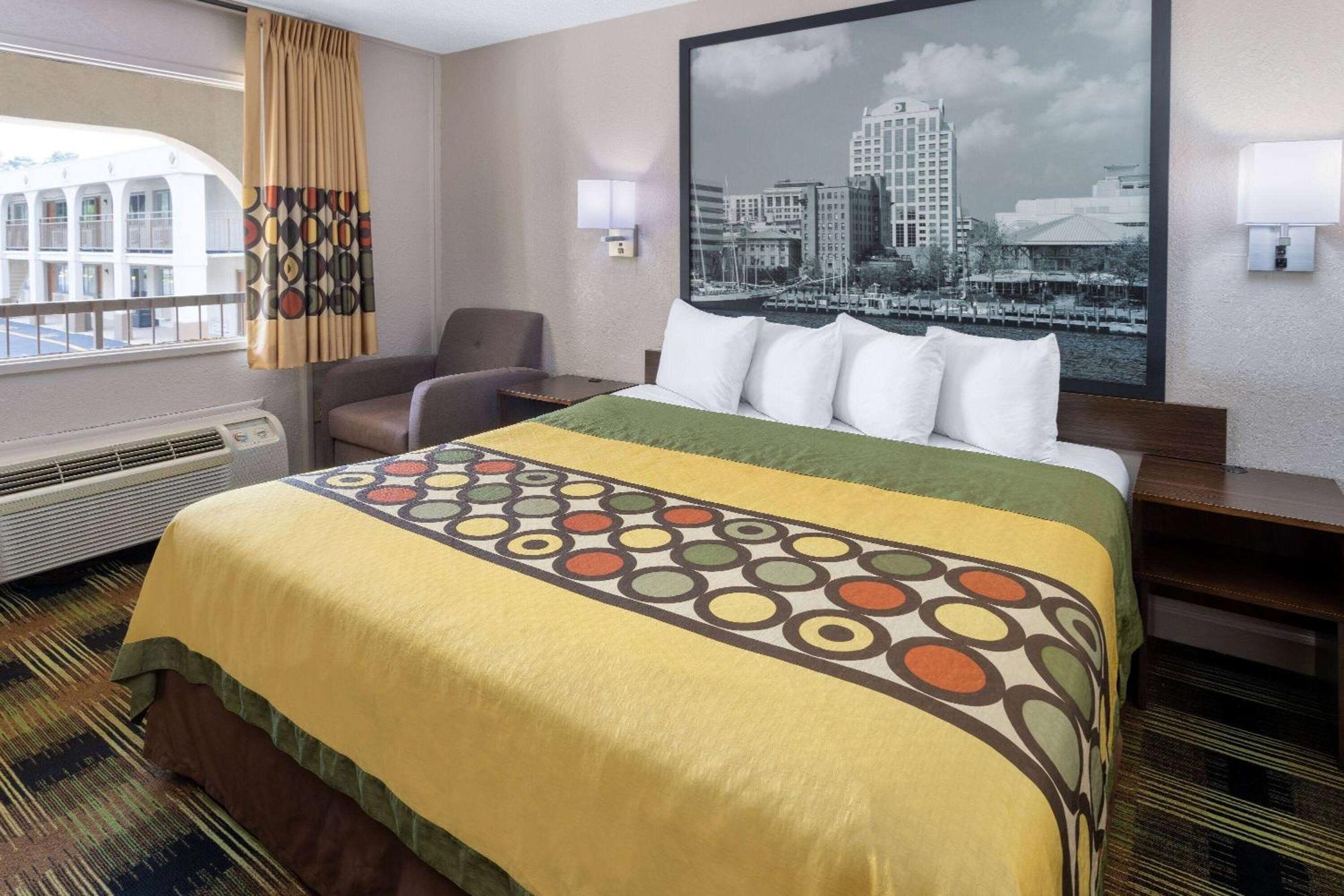 Super 8 By Wyndham Williamsburg/Historic Area Hotell Exteriör bild